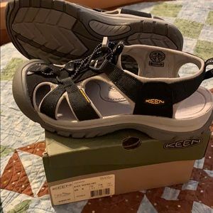 Keen Venice H2 sandals like new with box!